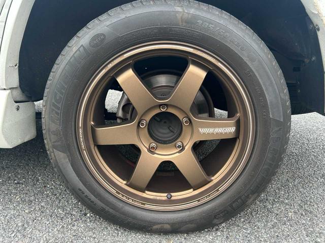 ランドクルーザー１００ ＶＸリミテッド　ユーザー買取車／純正ナビ／ＲＡＹＳホイール／バックカメラ／クルコン／ＴＶ／ＤＶＤ／オートライト／ドラレコ／木目調／構造変更５人乗り（32枚目）