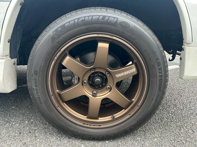 ランドクルーザー１００ ＶＸリミテッド　ユーザー買取車／純正ナビ／ＲＡＹＳホイール／バックカメラ／クルコン／ＴＶ／ＤＶＤ／オートライト／ドラレコ／木目調／構造変更５人乗り（34枚目）