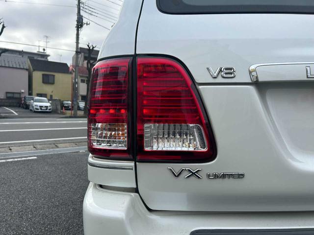 ランドクルーザー１００ ＶＸリミテッド　ユーザー買取車／純正ナビ／ＲＡＹＳホイール／バックカメラ／クルコン／ＴＶ／ＤＶＤ／オートライト／ドラレコ／木目調／構造変更５人乗り（36枚目）