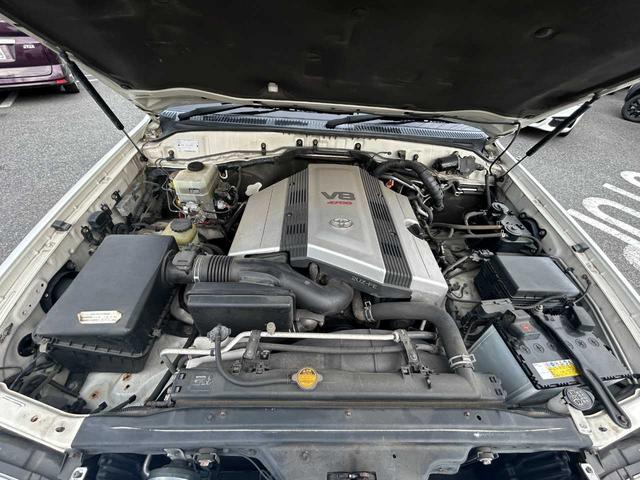 ランドクルーザー１００ ＶＸリミテッド　ユーザー買取車／純正ナビ／ＲＡＹＳホイール／バックカメラ／クルコン／ＴＶ／ＤＶＤ／オートライト／ドラレコ／木目調／構造変更５人乗り（37枚目）