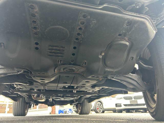 ランドクルーザー１００ ＶＸリミテッド　ユーザー買取車／純正ナビ／ＲＡＹＳホイール／バックカメラ／クルコン／ＴＶ／ＤＶＤ／オートライト／ドラレコ／木目調／構造変更５人乗り（38枚目）