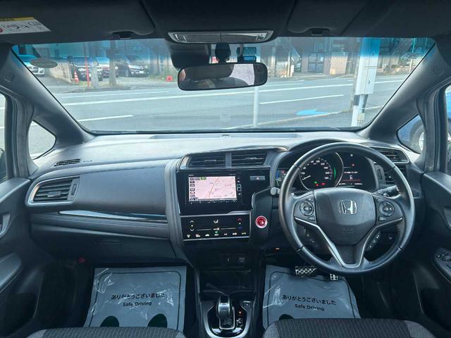 フィットハイブリッド Ｓ　ホンダセンシング　１オーナー　禁煙　ホンダインターナビ　ホンダセンシング　ＡＣＣ　衝突軽減ブレーキ　ＬＥＤ　純正１６インチＡＷ　パドルシフト　プラズマクラスター付オートエアコン　スマートキー　プッシュスタート（3枚目）
