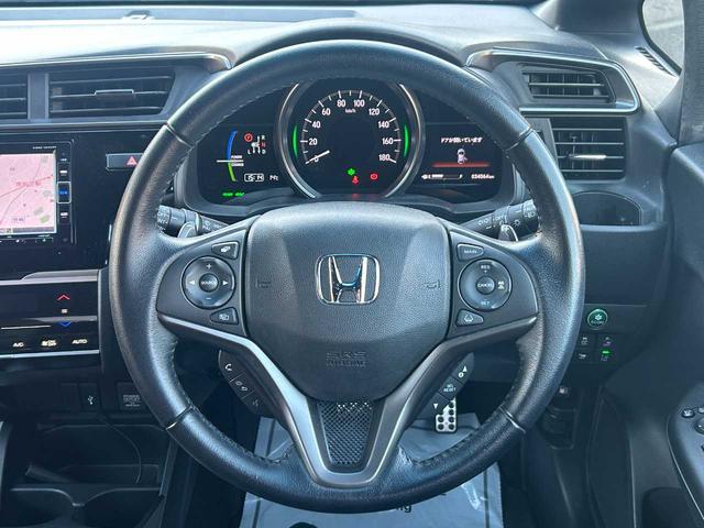 フィットハイブリッド Ｓ　ホンダセンシング　１オーナー　禁煙　ホンダインターナビ　ホンダセンシング　ＡＣＣ　衝突軽減ブレーキ　ＬＥＤ　純正１６インチＡＷ　パドルシフト　プラズマクラスター付オートエアコン　スマートキー　プッシュスタート（4枚目）