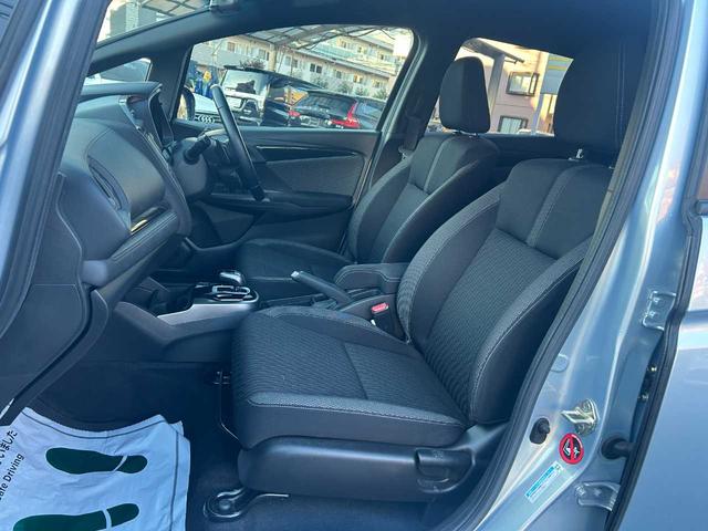 フィットハイブリッド Ｓ　ホンダセンシング　１オーナー　禁煙　ホンダインターナビ　ホンダセンシング　ＡＣＣ　衝突軽減ブレーキ　ＬＥＤ　純正１６インチＡＷ　パドルシフト　プラズマクラスター付オートエアコン　スマートキー　プッシュスタート（20枚目）