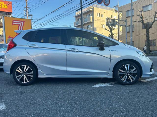 フィットハイブリッド Ｓ　ホンダセンシング　１オーナー　禁煙　ホンダインターナビ　ホンダセンシング　ＡＣＣ　衝突軽減ブレーキ　ＬＥＤ　純正１６インチＡＷ　パドルシフト　プラズマクラスター付オートエアコン　スマートキー　プッシュスタート（23枚目）