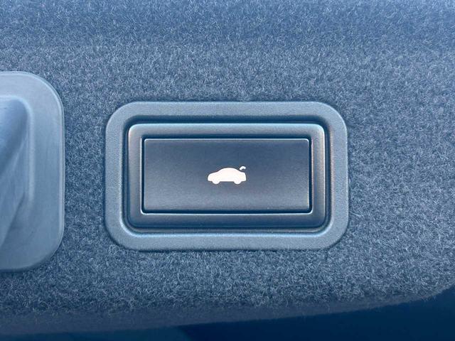 Ａ８ ３．０ＴＦＳＩクワトロ　コンフォートＰＫＧ　本革シート　シートヒーター　ＢＯＳＥサウンド　前席シートベンチレーション　オートクローザー　ＴＶ　バックモニター　ＥＴＣ　パワーバックドア　純正ナビ　スーパーチャージャー（23枚目）