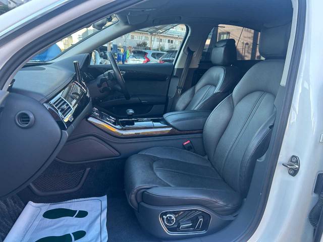 Ａ８ ３．０ＴＦＳＩクワトロ　コンフォートＰＫＧ　本革シート　シートヒーター　ＢＯＳＥサウンド　前席シートベンチレーション　オートクローザー　ＴＶ　バックモニター　ＥＴＣ　パワーバックドア　純正ナビ　スーパーチャージャー（25枚目）