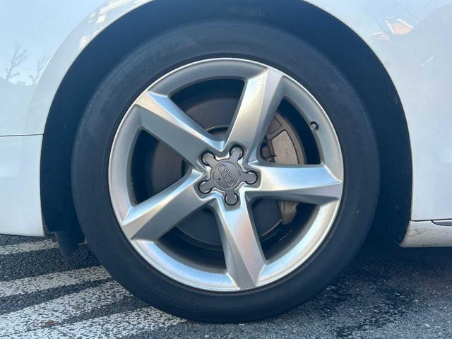 Ａ８ ３．０ＴＦＳＩクワトロ　コンフォートＰＫＧ　本革シート　シートヒーター　ＢＯＳＥサウンド　前席シートベンチレーション　オートクローザー　ＴＶ　バックモニター　ＥＴＣ　パワーバックドア　純正ナビ　スーパーチャージャー（33枚目）