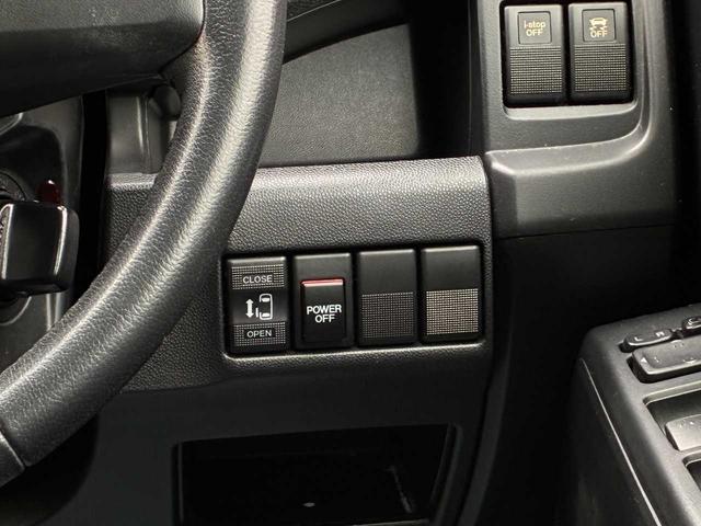 プレマシー ２０Ｓ　ユーザー買取　社外ナビ　片側電動スライドドア　７人乗り　ＥＴＣ　純正ＡＷ（7枚目）