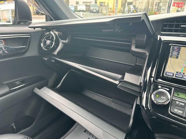 カローラフィールダー ハイブリッドG ダブルバイビー ワンオーナー/ユーザー買取車/セーフティセンスC/プリクラッシュブレーキ/レーンディパーチャー/オートハイビーム/LED/純正ナビ/フルセグ/バックカメラ/Bluetooth/16インチAW(14枚目)