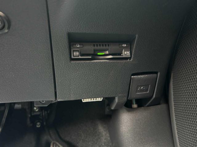 カローラフィールダー ハイブリッドG ダブルバイビー ワンオーナー/ユーザー買取車/セーフティセンスC/プリクラッシュブレーキ/レーンディパーチャー/オートハイビーム/LED/純正ナビ/フルセグ/バックカメラ/Bluetooth/16インチAW(15枚目)