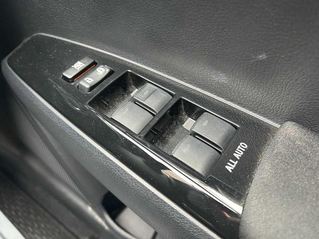 カローラフィールダー ハイブリッドG ダブルバイビー ワンオーナー/ユーザー買取車/セーフティセンスC/プリクラッシュブレーキ/レーンディパーチャー/オートハイビーム/LED/純正ナビ/フルセグ/バックカメラ/Bluetooth/16インチAW(17枚目)