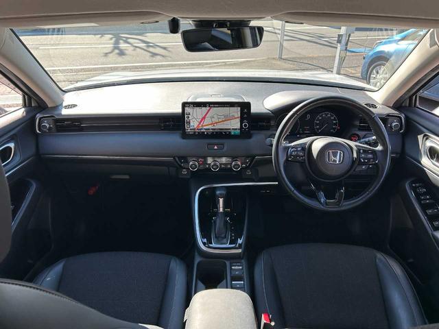 ヴェゼル e:HEV Z ユーザー買取 ホンダセンシング 9インチコネクトディスプレイ バックカメラ 後退時出庫サポート ハンズフリーパワーバックドア ハーフレザーシート 18インチアルミ Bluetooth接続 フルセグTV(2枚目)