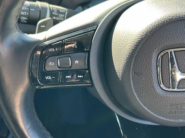 ヴェゼル e:HEV Z ユーザー買取 ホンダセンシング 9インチコネクトディスプレイ バックカメラ 後退時出庫サポート ハンズフリーパワーバックドア ハーフレザーシート 18インチアルミ Bluetooth接続 フルセグTV(4枚目)