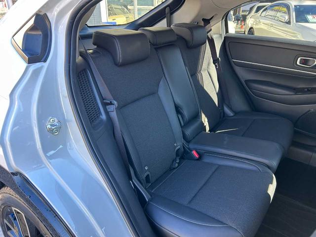 ヴェゼル e:HEV Z ユーザー買取 ホンダセンシング 9インチコネクトディスプレイ バックカメラ 後退時出庫サポート ハンズフリーパワーバックドア ハーフレザーシート 18インチアルミ Bluetooth接続 フルセグTV(24枚目)