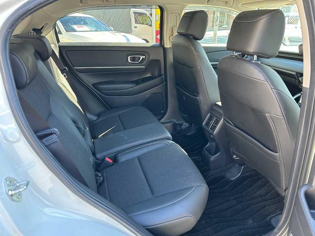 ヴェゼル e:HEV Z ユーザー買取 ホンダセンシング 9インチコネクトディスプレイ バックカメラ 後退時出庫サポート ハンズフリーパワーバックドア ハーフレザーシート 18インチアルミ Bluetooth接続 フルセグTV(25枚目)