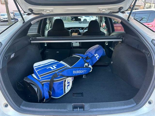 プリウス Ｓセーフティプラス　ワンオーナー　セーフティーセンス　プリクラ　レーンキープ　クルコン　ＨＵＤ　パークアシスト　純正ナビ　バックカメラ　オートハイビーム　ＬＥＤ　ＥＴＣ２．０（17枚目）