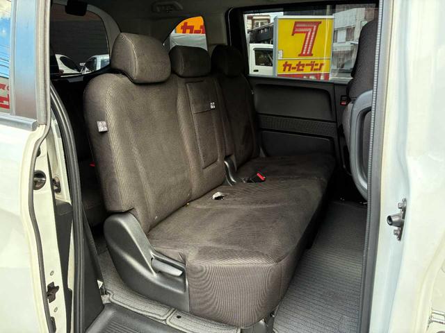 フリード G ジャストセレクション ユーザー買取 7人乗り 両側電動スライドドア 純正ナビ バックカメラ HIDライト オートエアコン プラズマクラスター スマートキー(19枚目)