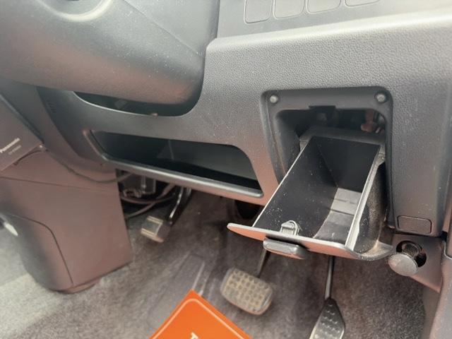 ムーヴ カスタム XC エディション キーレス 電動格納ミラー HIDヘッドライト フォグランプ 純正アルミ 純正CD・FM/AMラジオ(23枚目)