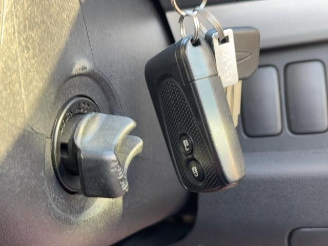 ムーヴ Ｘ　ＶＳ　キーレス　電動格納ウインカー付ドアミラー　ドアバイザー　社外ナビ　ＴＶ　ＣＤ・ＤＶＤ／ＦＭ・ＡＭラジオ　フォグランプ　純正アルミ（27枚目）