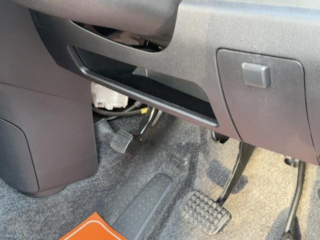 ムーヴ Ｘ　ＶＳ　キーレス　電動格納ウインカー付ドアミラー　ドアバイザー　社外ナビ　ＴＶ　ＣＤ・ＤＶＤ／ＦＭ・ＡＭラジオ　フォグランプ　純正アルミ（28枚目）