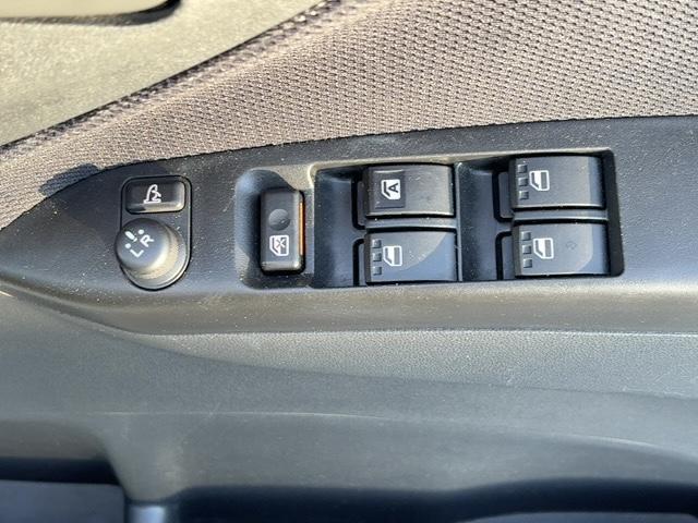 ムーヴ Ｘ　ＶＳ　キーレス　電動格納ウインカー付ドアミラー　ドアバイザー　社外ナビ　ＴＶ　ＣＤ・ＤＶＤ／ＦＭ・ＡＭラジオ　フォグランプ　純正アルミ（29枚目）