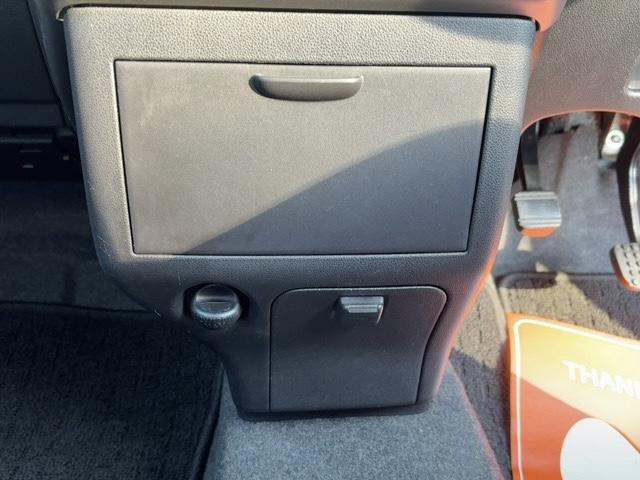 ムーヴコンテ カスタム　Ｘ　純正アルミ　ドアバイザー　電動格納ウインカー付ミラー　フォグランプ　キーレス　社外ＣＤ．ラジオ　スペアタイヤ（19枚目）