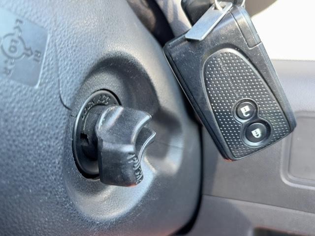 ムーヴコンテ カスタム　Ｘ　純正アルミ　ドアバイザー　電動格納ウインカー付ミラー　フォグランプ　キーレス　社外ＣＤ．ラジオ　スペアタイヤ（24枚目）