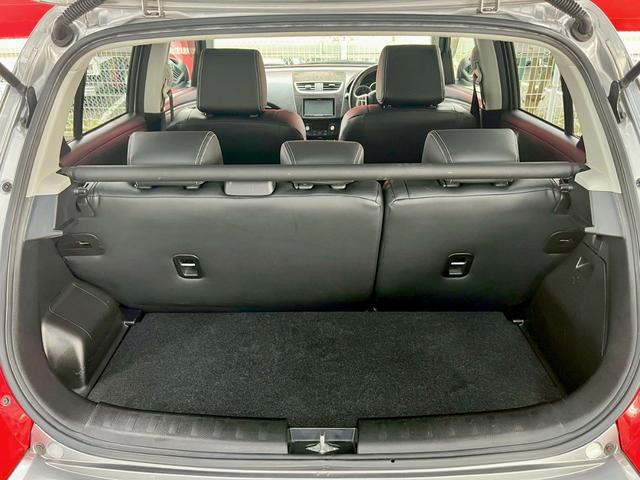日常使いにはちょうどよい大きさのラゲッジスペースとなっています。開口部が大きく、荷物の出し入れがしやすいです。