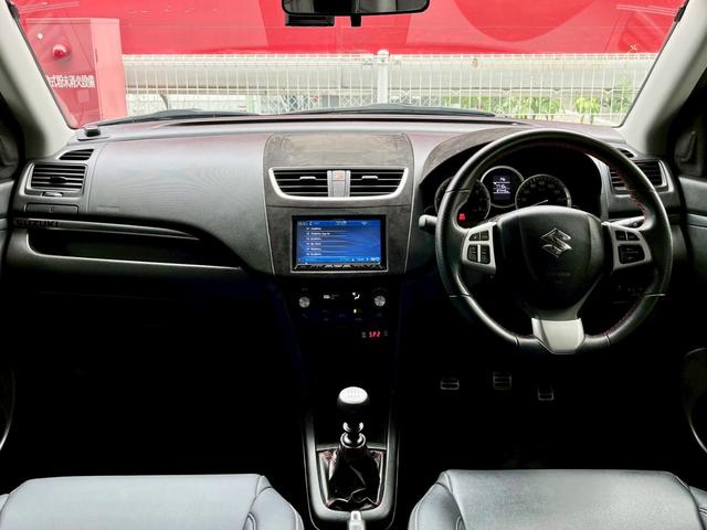 ブラックを基調とした内装は、シンプルかつオシャレな印象となっています！