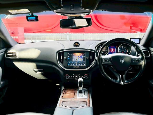 ギブリ ベースグレード　黒革シート・サンルーフ・Ｓグレード１９インチＡＷ・ナビ・Ｂｌｕｅｔｏｏｔｈ・バックカメラ・後席パワーシート・本革巻きステアリング（14枚目）