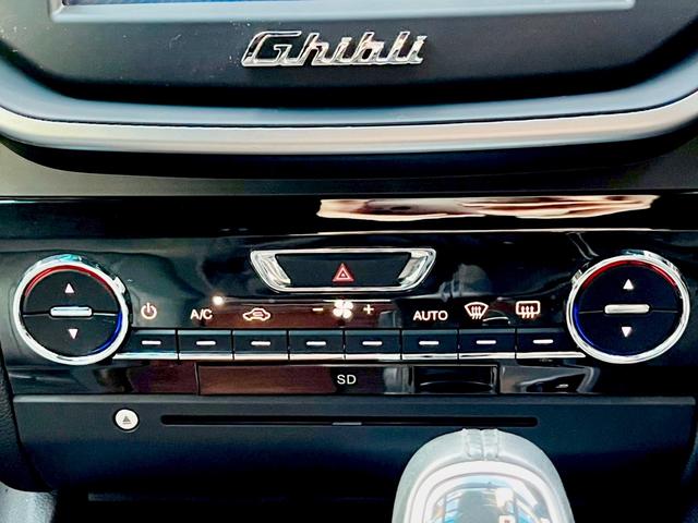 ギブリ ベースグレード　黒革シート・サンルーフ・Ｓグレード１９インチＡＷ・ナビ・Ｂｌｕｅｔｏｏｔｈ・バックカメラ・後席パワーシート・本革巻きステアリング（40枚目）