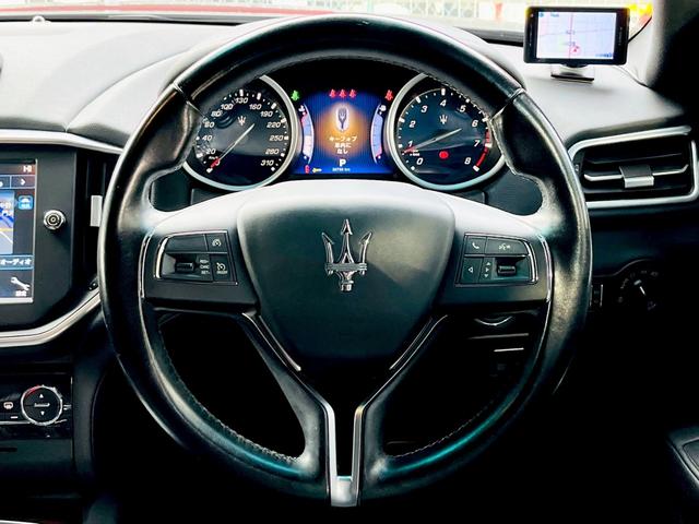 ギブリ ベースグレード　黒革シート・サンルーフ・Ｓグレード１９インチＡＷ・ナビ・Ｂｌｕｅｔｏｏｔｈ・バックカメラ・後席パワーシート・本革巻きステアリング（66枚目）