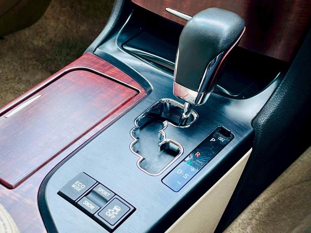 クラウン ロイヤルサルーンＧ　電動サンルーフ・ナビ・ＴＶ・Ｂｌｕｅｔｏｏｔｈ・バックカメラ・ＥＴＣ（19枚目）