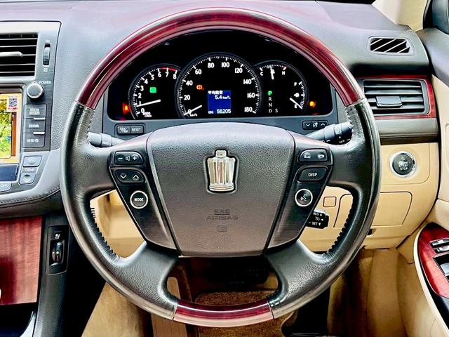 クラウン ロイヤルサルーンＧ　電動サンルーフ・ナビ・ＴＶ・Ｂｌｕｅｔｏｏｔｈ・バックカメラ・ＥＴＣ（80枚目）