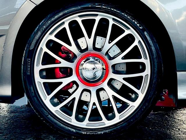 アバルト５９５ ツーリズモ　１オーナー・本革・ＥＴＣ・純正オーディオ（6枚目）