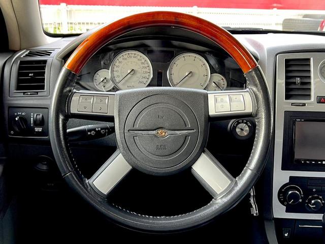 5.7HEMI ディーラー車 左ハンドル ナビ TV Bluetooth バックカメラ クルーズコントロール 20インチAW(21枚目)