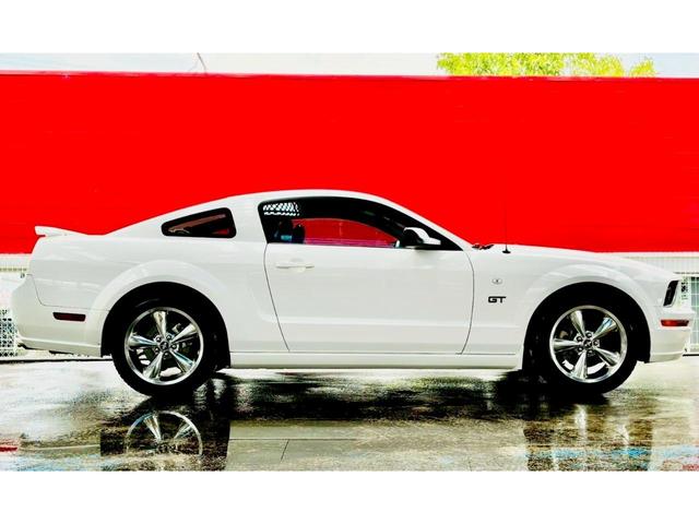 マスタング Ｖ８　ＧＴ　プレミアム　ディーラー車・黒革・ＥＴＣ（8枚目）