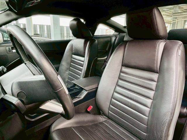 マスタング Ｖ８　ＧＴ　プレミアム　ディーラー車・黒革・ＥＴＣ（33枚目）