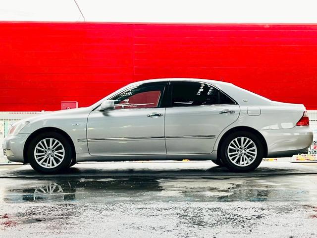 クラウン ロイヤルサルーンＧ　ナビ・ＥＴＣ・クルーズコントロール・全席電動パワーシート・バックカメラ・純正１６インチアルミホイール（7枚目）