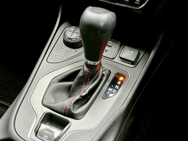 ジープ・チェロキー トレイルホーク　ＥＴＣ２．０・バックカメラ・前後ドライブレコーダー・ナビ・Ｂｌｕｅｔｏｏｔｈ・電動パワーシート（23枚目）