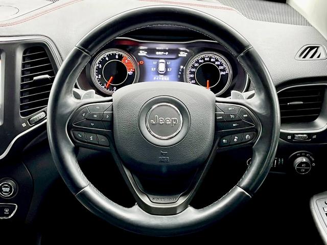 ジープ・チェロキー トレイルホーク　ＥＴＣ２．０・バックカメラ・前後ドライブレコーダー・ナビ・Ｂｌｕｅｔｏｏｔｈ・電動パワーシート（34枚目）