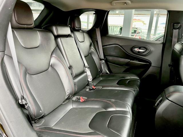 ジープ・チェロキー トレイルホーク　ＥＴＣ２．０・バックカメラ・前後ドライブレコーダー・ナビ・Ｂｌｕｅｔｏｏｔｈ・電動パワーシート（65枚目）