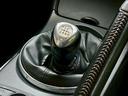 RX-8では、1〜4速に「カーボントリプルコーンシンクロ」を採用し、3・4速のシンクロをサイズアップした6MTを搭載。シフト操作の楽しさが際立ちます。