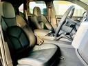 ブラックレザーシートは、大きな座面とクッション性がよく座り心地が良いです。運転しやすく、長時間運転していても疲れにくいです。