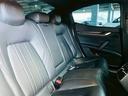 後部座席もゆったりとできるスペースが確保されており、座り心地も良好です。
