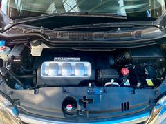 エンジンルームの状態も良好です！見えない部分までキレイだと、気分よく運転ができますね♪ 3