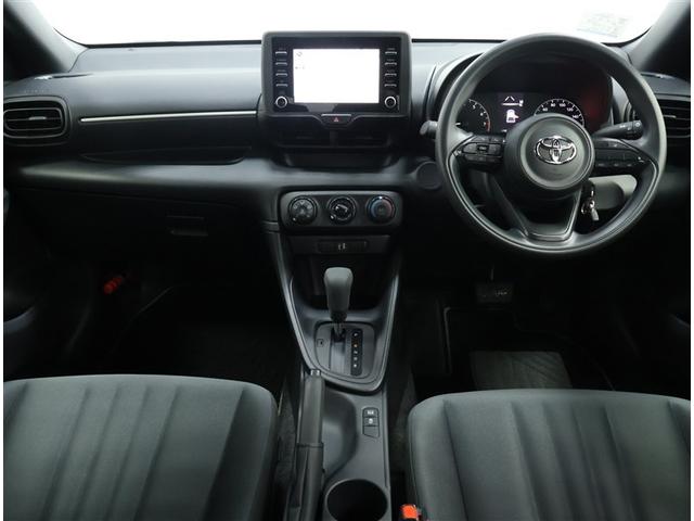 ヤリス Ｘ　トヨタ認定中古車　ワンオーナー　純正ＤＡナビ　フルセグＴＶ　バックカメラ　前後ドライブレコーダー　キーレスエントリー　クリアランスソナー　自動（衝突被害軽減）ブレーキ（3枚目）