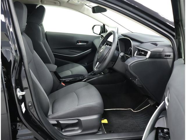 視認性のよいインパネ周りです！操作スイッチやカップホルダーも使いやすい位置に配置されています♪