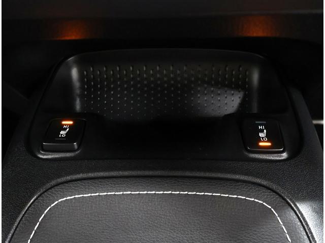 シートヒーター付：寒い日や夏の冷房中の冷えやすい肩・腰・脚部を暖めるシートヒーターが運転席・助手席に装備されています！Ｈｉ‐Ｌｏの切り替えも可能です♪